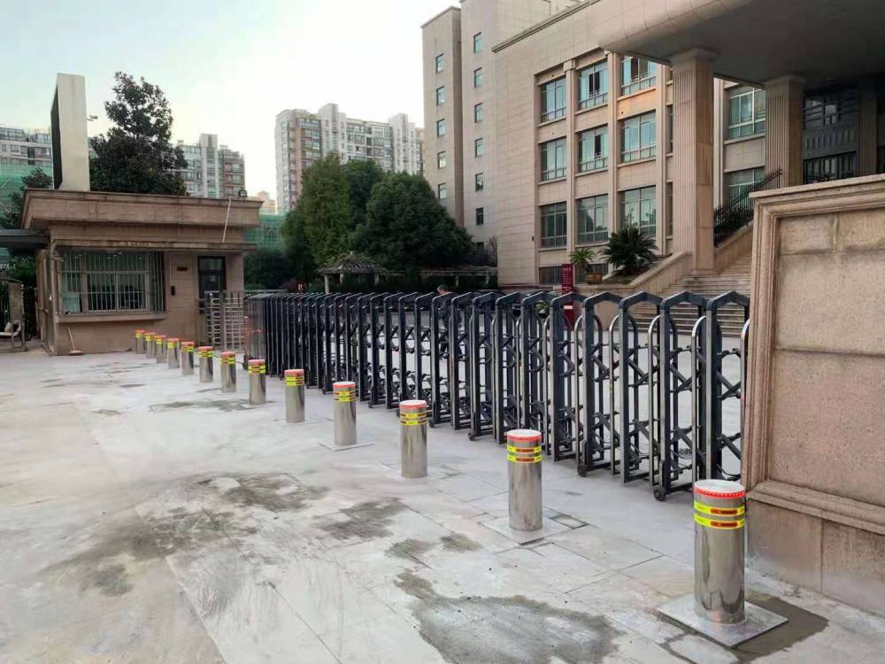 银川219直径防撞液压柱升降式挡车器学校隔离警示电动路桩