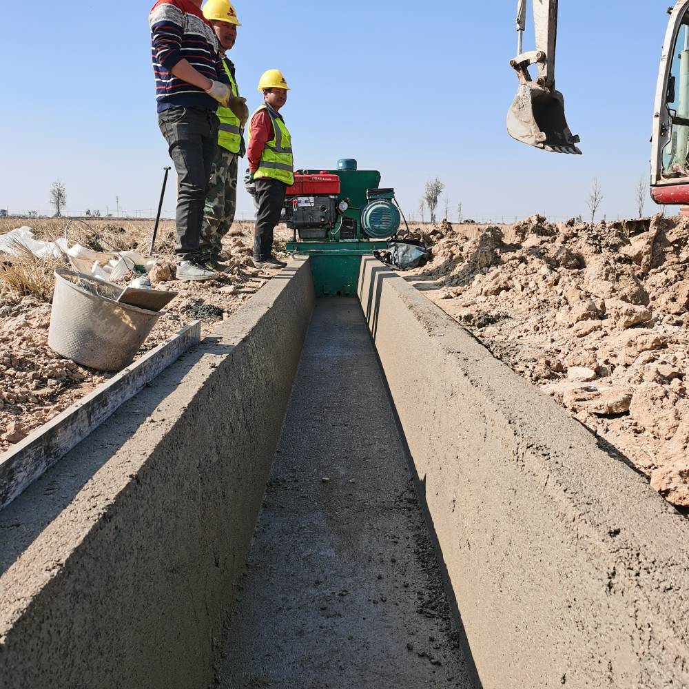 渠道混凝土砌衬机勾机做水渠边坡衬砌设备定做各种规格