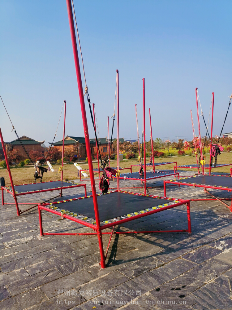 广场户外儿童跳跳蹦极床折叠手摇蹦极蹦床批发价赶集上的手摇蹦极床