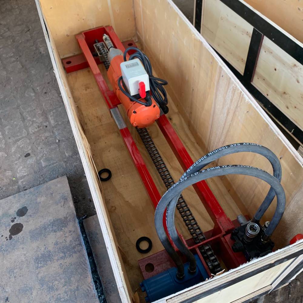 顶管施工技术无论在理论上,还小型过路钻眼机马路水平钻孔机过路铺设