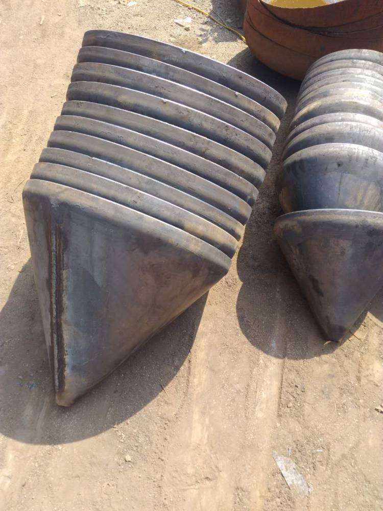 大量供应河北沧州山东泰安锥形封头 锥体封头折边锥体封头