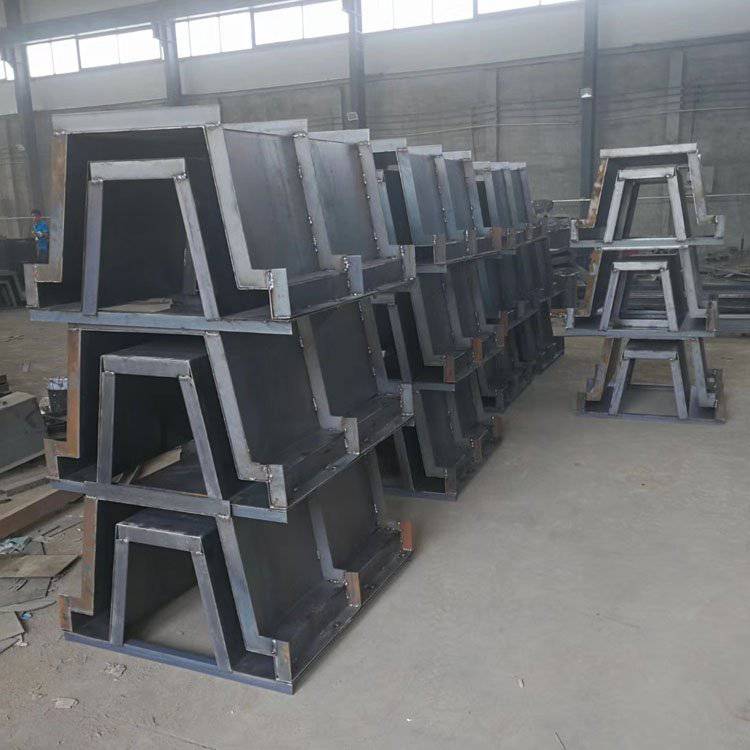 江苏宿迁环形水沟钢模板高速进水槽模具设计合理