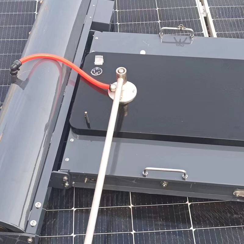 多功能太阳能板光伏清洗机器人 发电板清洗机 商用管道