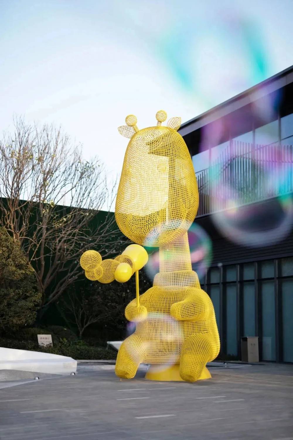 云南曲靖玻璃钢雕塑城市广场雕塑卡通抽象园林景观网红雕塑