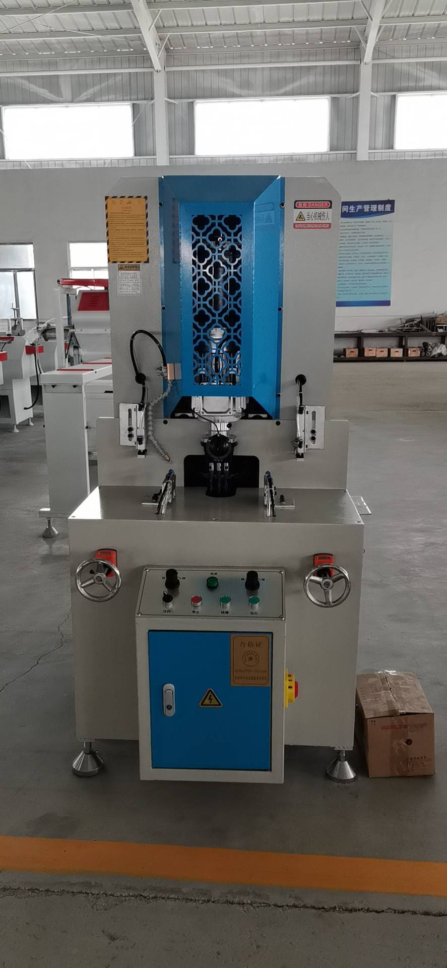 天马门窗制作断桥铝门窗设备ldx250铝门窗组合端面铣床