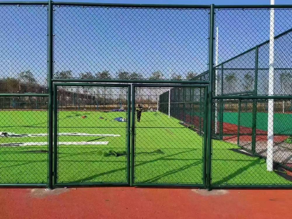 河池天峨楼顶栅栏菱形铁丝网四米日字型球场围网篮球场学校操场网球场