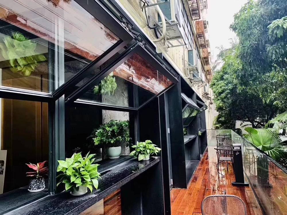 外翻折叠窗金房顶咖啡奶茶店任意悬停上下折叠窗