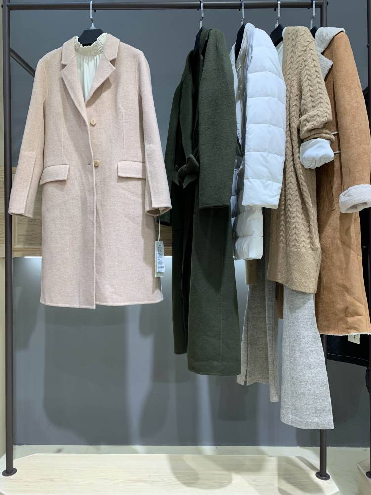 黄慧玲19秋冬装广州折扣女装进货渠道