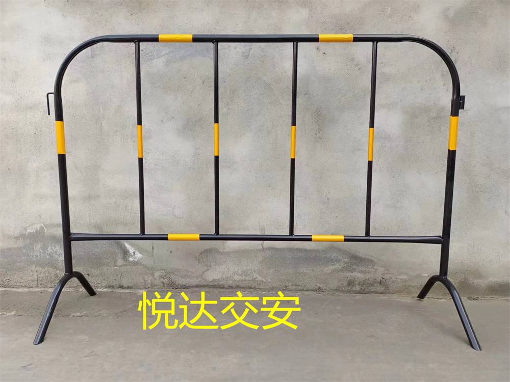 道路护栏隔离栏隔离墩铁马图片