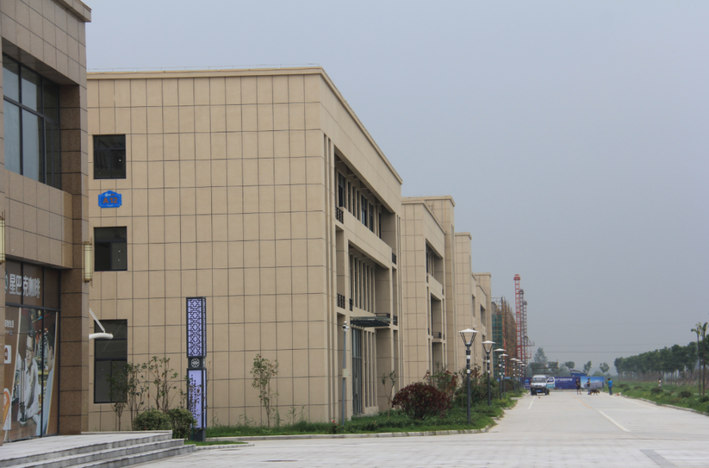 上海厂房外墙刷防水涂料外墙喷砂喷真石漆施工入吊绳高空刷涂料包工包