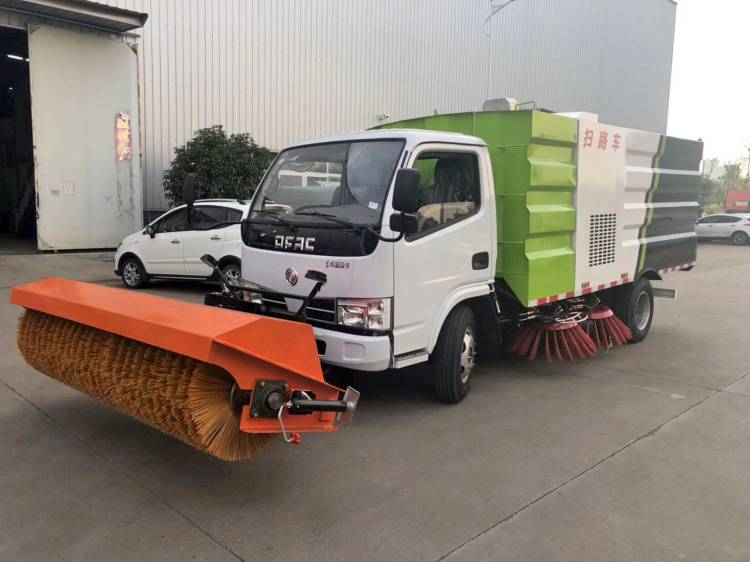 扫路车