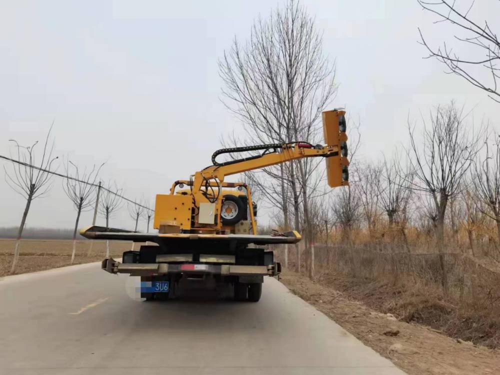 高速公路车载式绿篱修剪机边坡中分带绿篱机