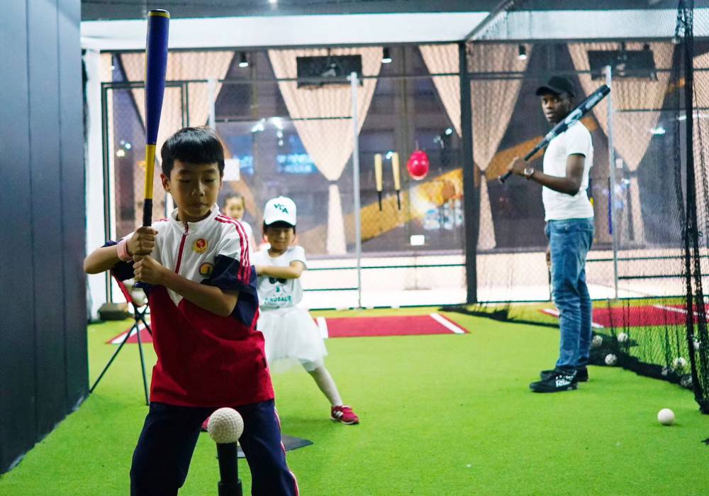 巨岛体育巨岛室内棒球发球机