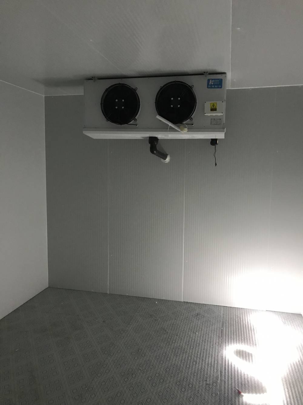 无锡锡山聚氨酯喷涂厂家定制烘干房,冷库安装公司