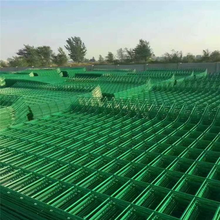 定制公路护栏网 可定制加工 高速公路护栏网 万泰