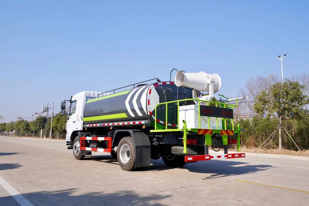 东风华神12方洒水车加装30米喷雾机12吨水罐车程力水车