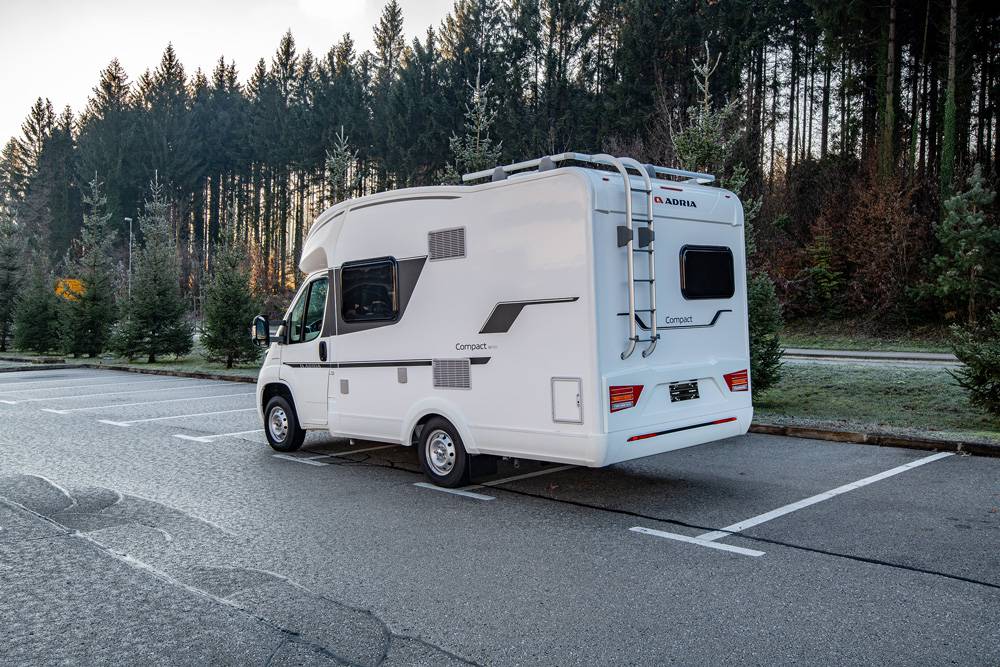 c型欧洲原装自行式房车进口t型房车阿迪雅寻路者小额头商用家用均适合