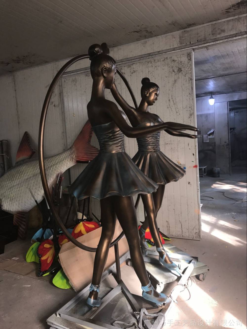 玻璃钢人物跳舞雕塑小品仿古铜女孩跳芭蕾舞场景雕像摆件