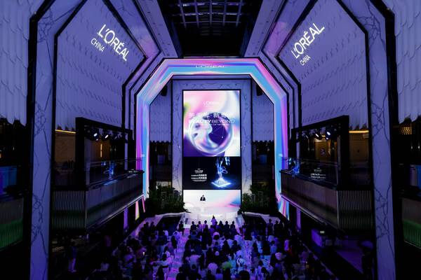 欧莱雅中国“美无界-新奇点 -- 2023年发展战略年度沟通会”现场