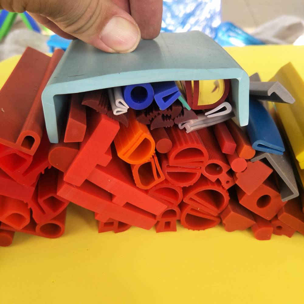 供应硅胶条卡6mmu型包边条半透明硅胶密封条来图来样可做