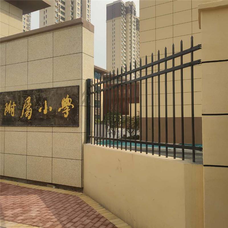 河南围墙护栏厂家镀锌方管围墙护栏学校小区外墙栅栏定制