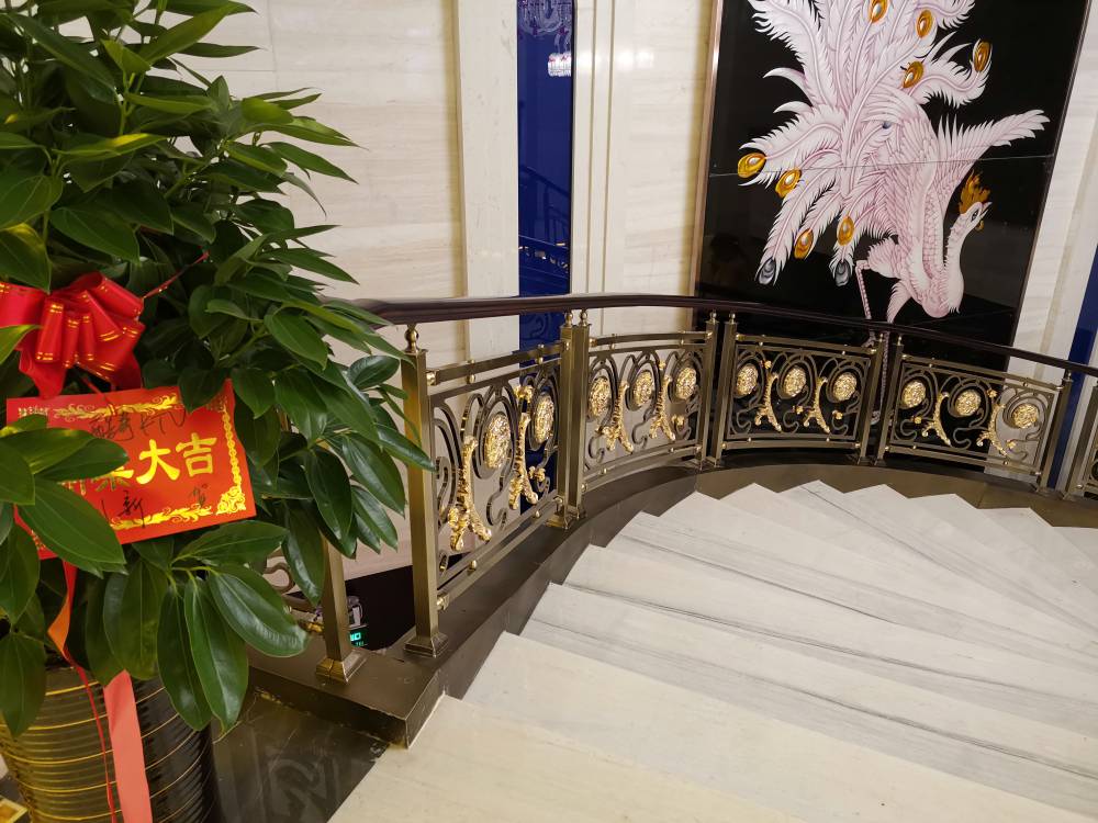 长春欧式轻奢风铜楼梯扶手定制铜护栏栏杆别墅酒店洋房