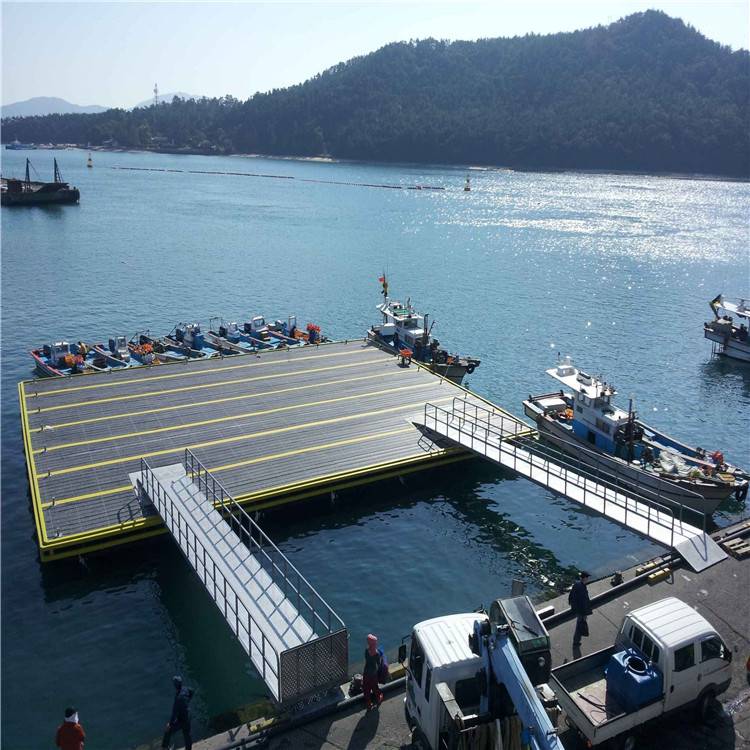 柏泰水上浮桥 水上浮动浮筒码头 摩托艇泊位凹槽水上平台搭建