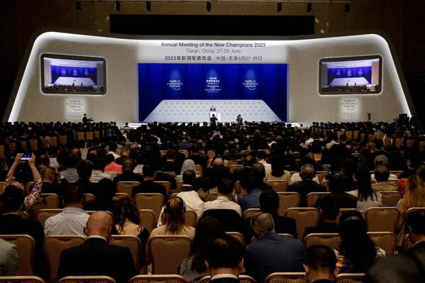 雅苒出席世界经济论坛第十四届***年会