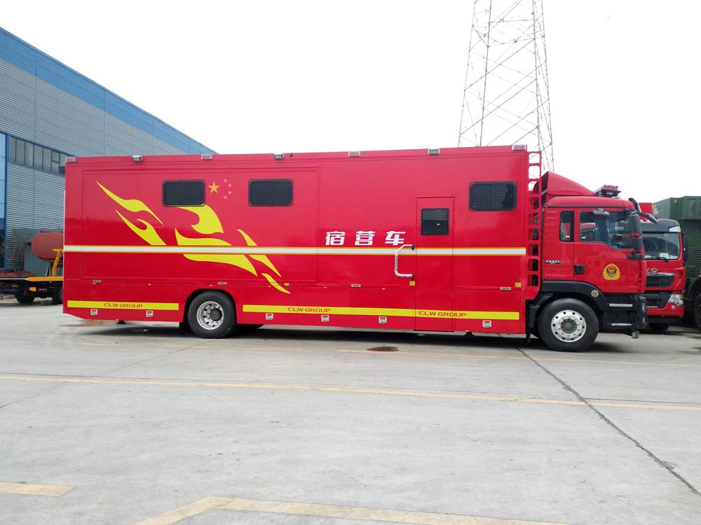 重汽汕德卡24人宿营车可选豪沃底盘东风天锦20人野外住宿车