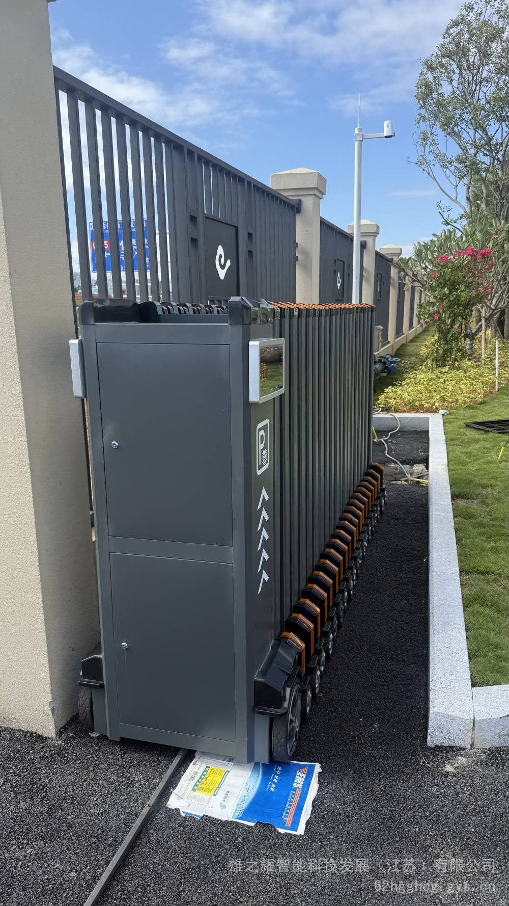 全国批发江浙沪北京红门财门建星启功厂家电动悬浮门铝合金伸缩门学校