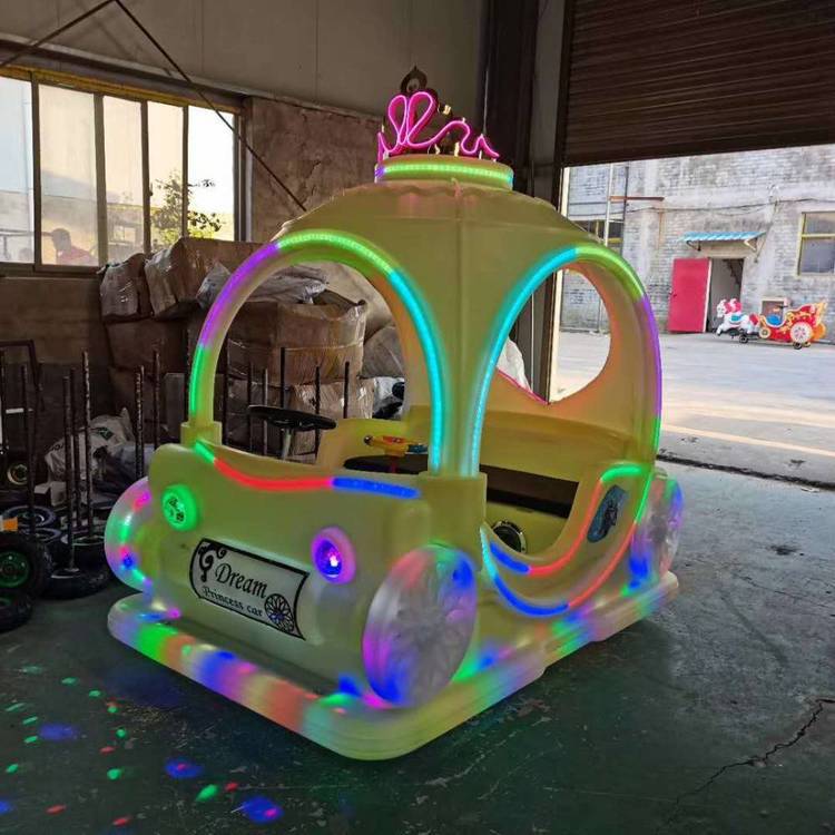 河北广场夜市小孩发光碰碰车梦幻公主花车一台起批