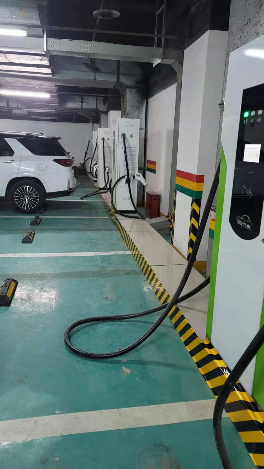 重庆充电桩安装厂家浅谈建新能源汽车充电站的条件及注意事项