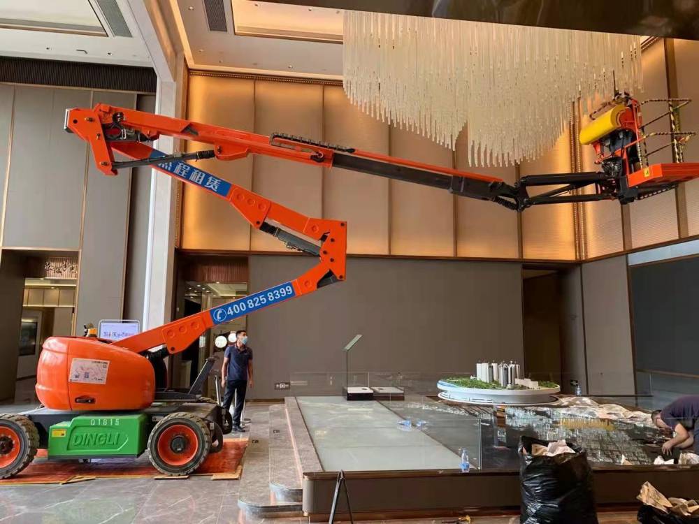 24米鼎力自行走曲臂式高空作业车