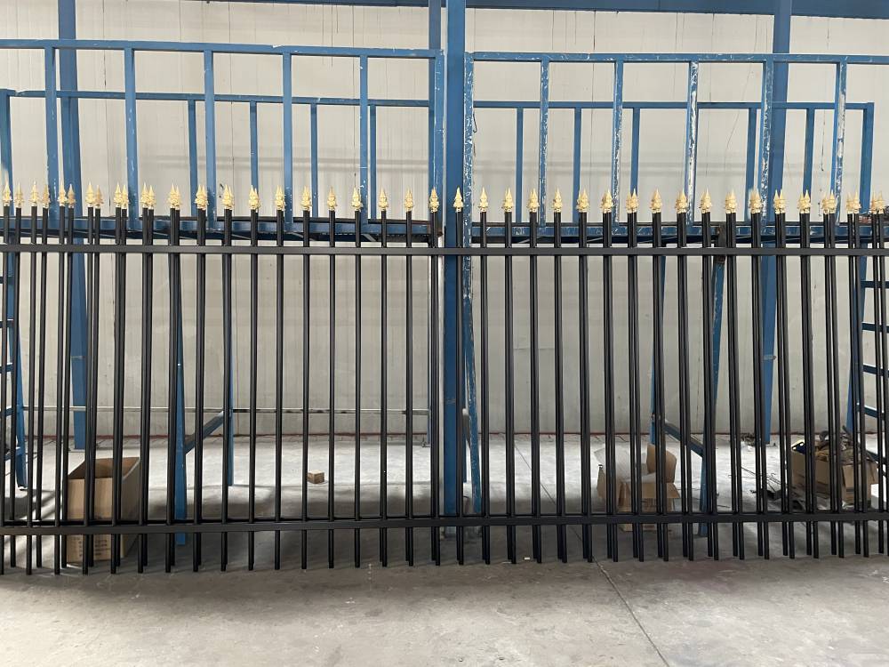 广州市工厂围墙护栏学校外墙防爬护栏焊接锌钢护栏样式