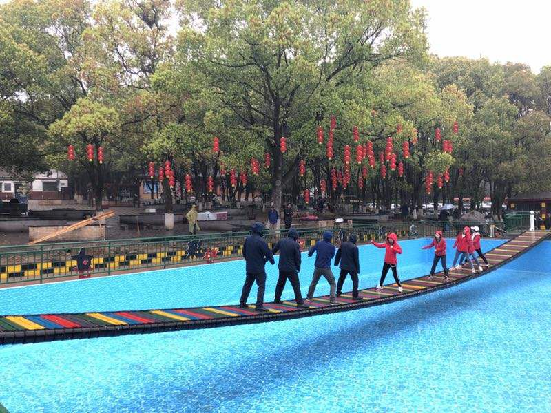 山东青和文化抖音摇摆桥网红摇摆桥网红桥大型活动暖场道具营收道具