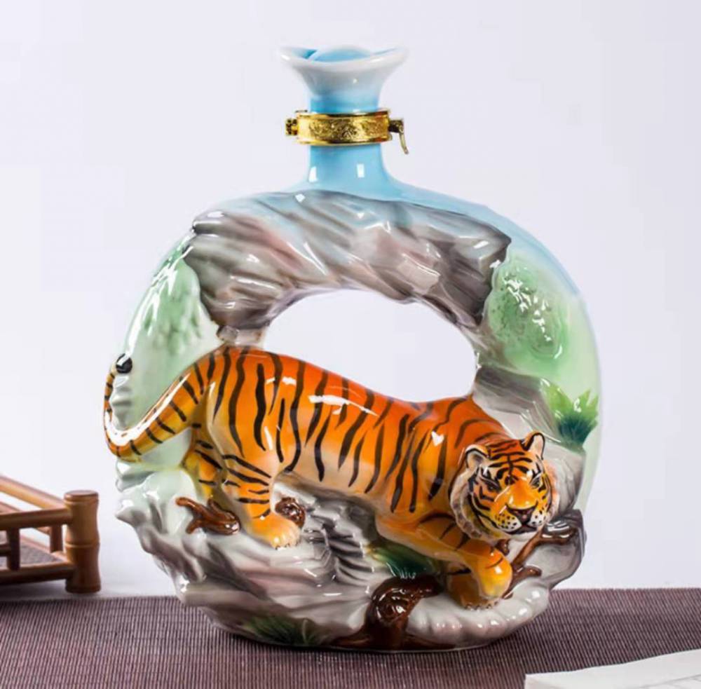 新年生肖老虎酒瓶图片出售定制生肖老虎酒瓶1235斤装