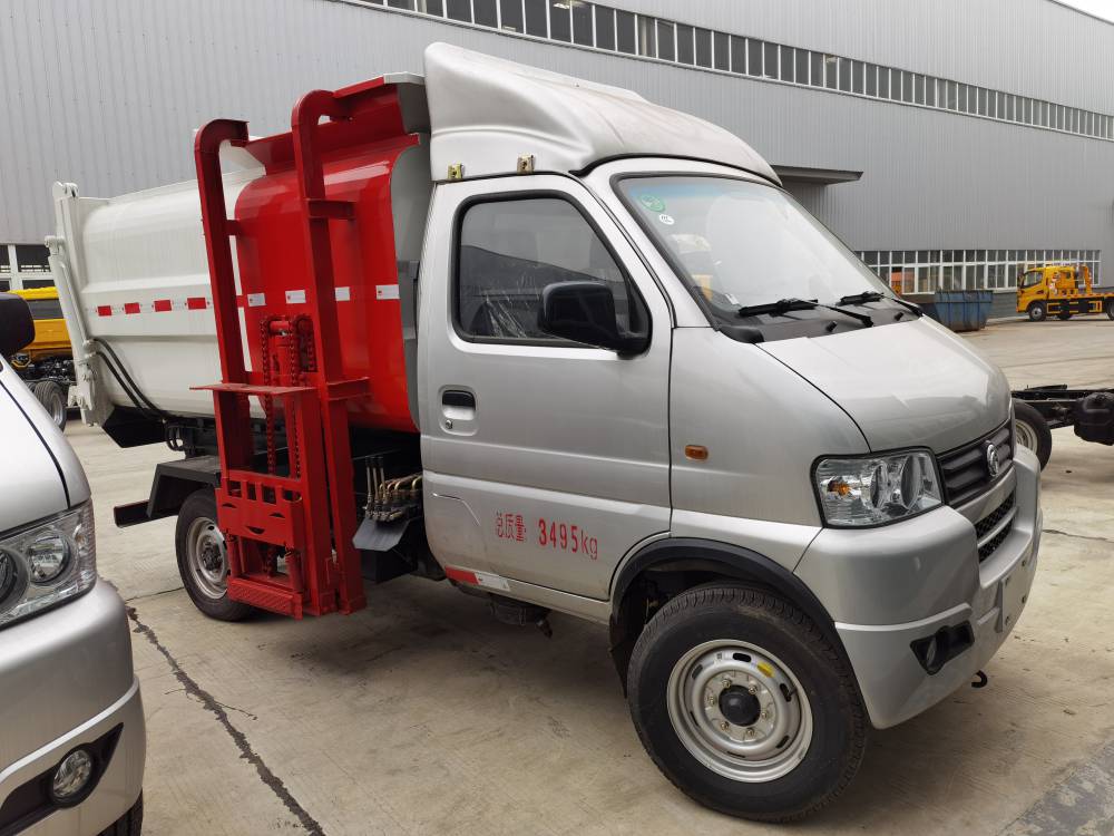 小区物业3方侧挂桶垃圾车东风小康3吨垃圾转运收集车