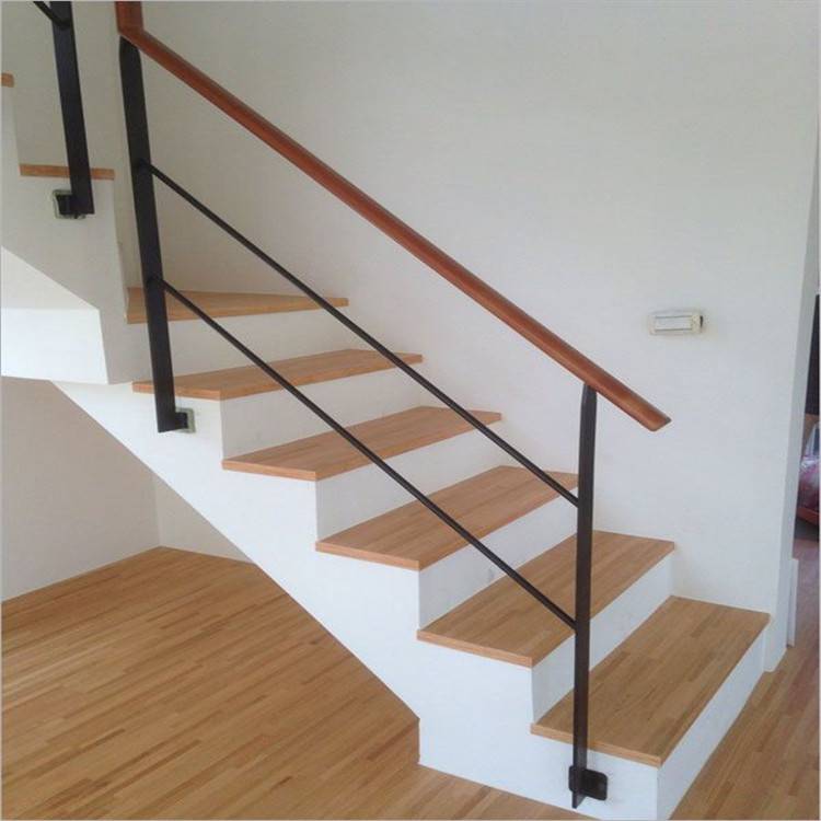 尉氏 不锈钢楼梯扶手 实木楼梯扶手 家用楼梯扶手是什么样的?