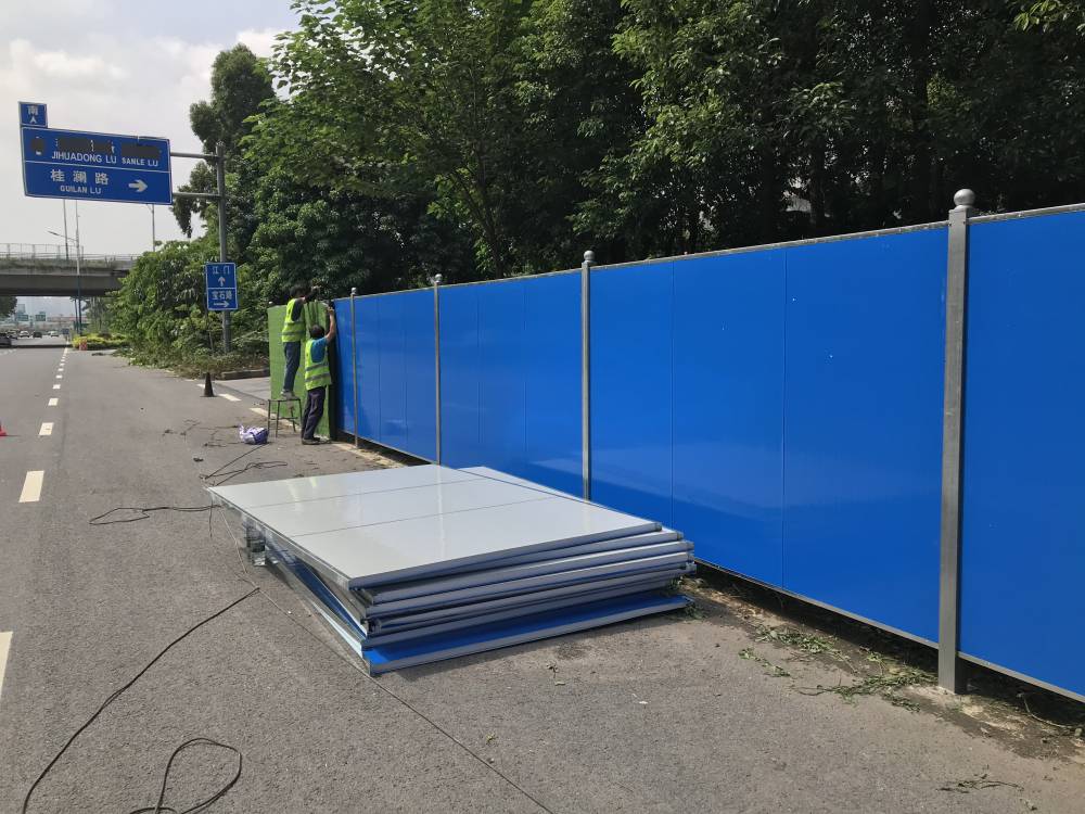 供应广东泡沫夹心板围挡彩钢瓦围挡小草施工围挡厂家