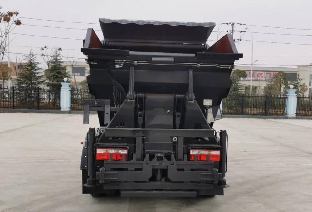 汽油全封闭挂桶式垃圾车全封闭挂桶式垃圾车多少钱一辆