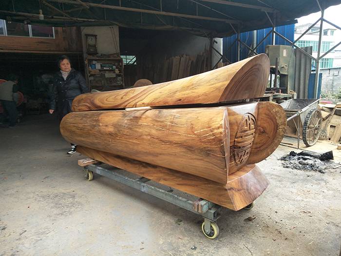 柳州香樟木土葬棺材老人葬礼传统中式棺木死人寿材寿方恐怖