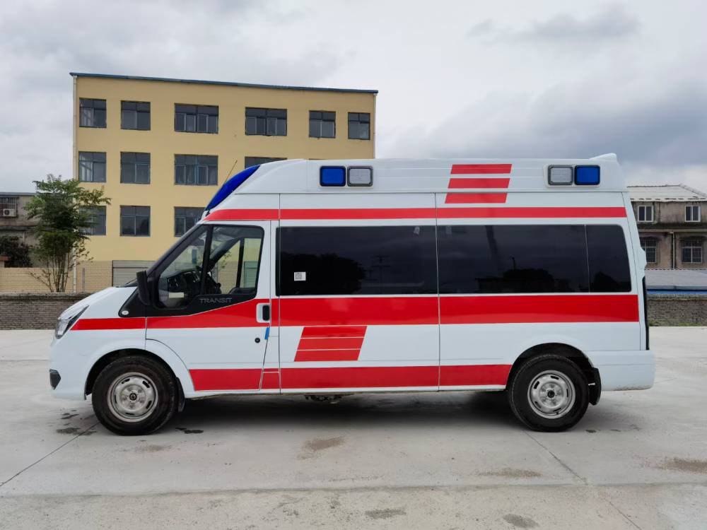 新全顺v348监护型救护车福特双负压医疗救援车