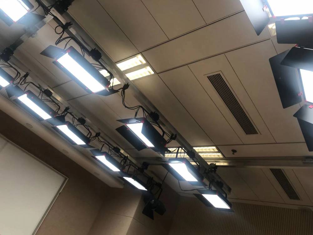 融媒体演播室灯光建设led数字化影视平板灯