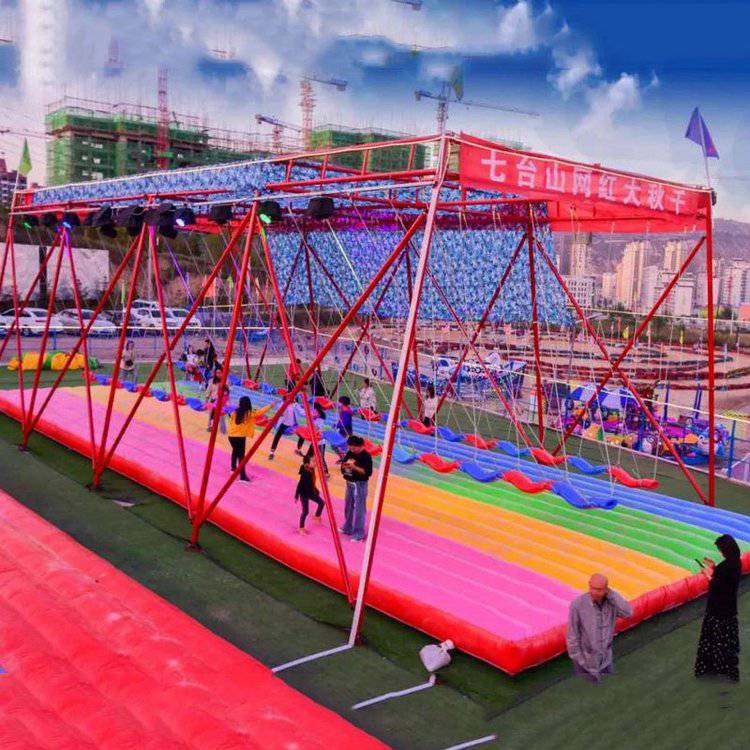 户外景区度假村网红桥多人摇摆桥室外天梁桥儿童玩具游乐设备厂家供应