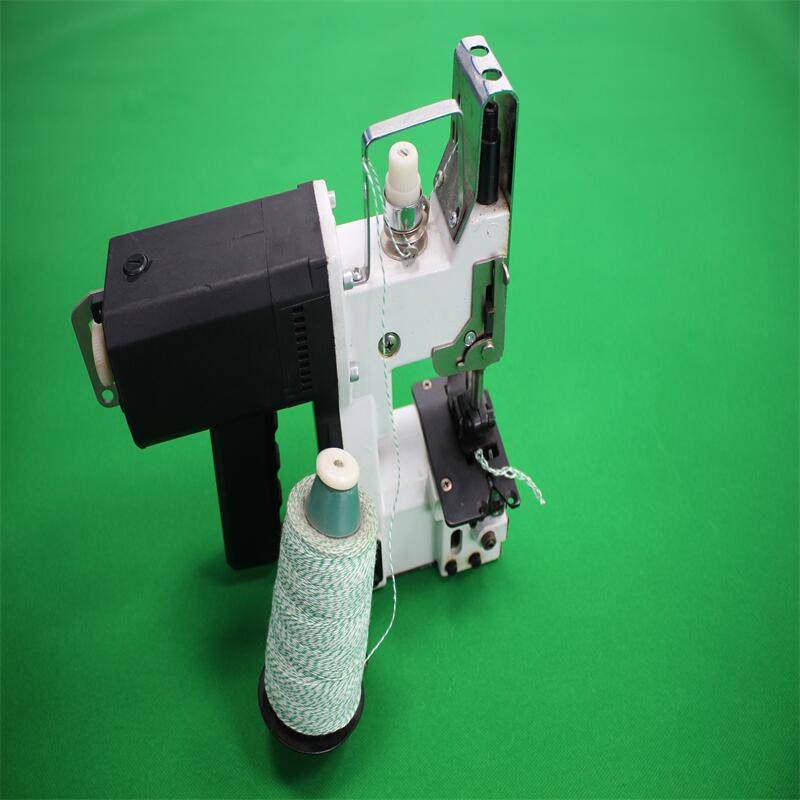 一台电机功率:150瓦电压:220v(插电式)缝纫速度:1500-1700针/分电机