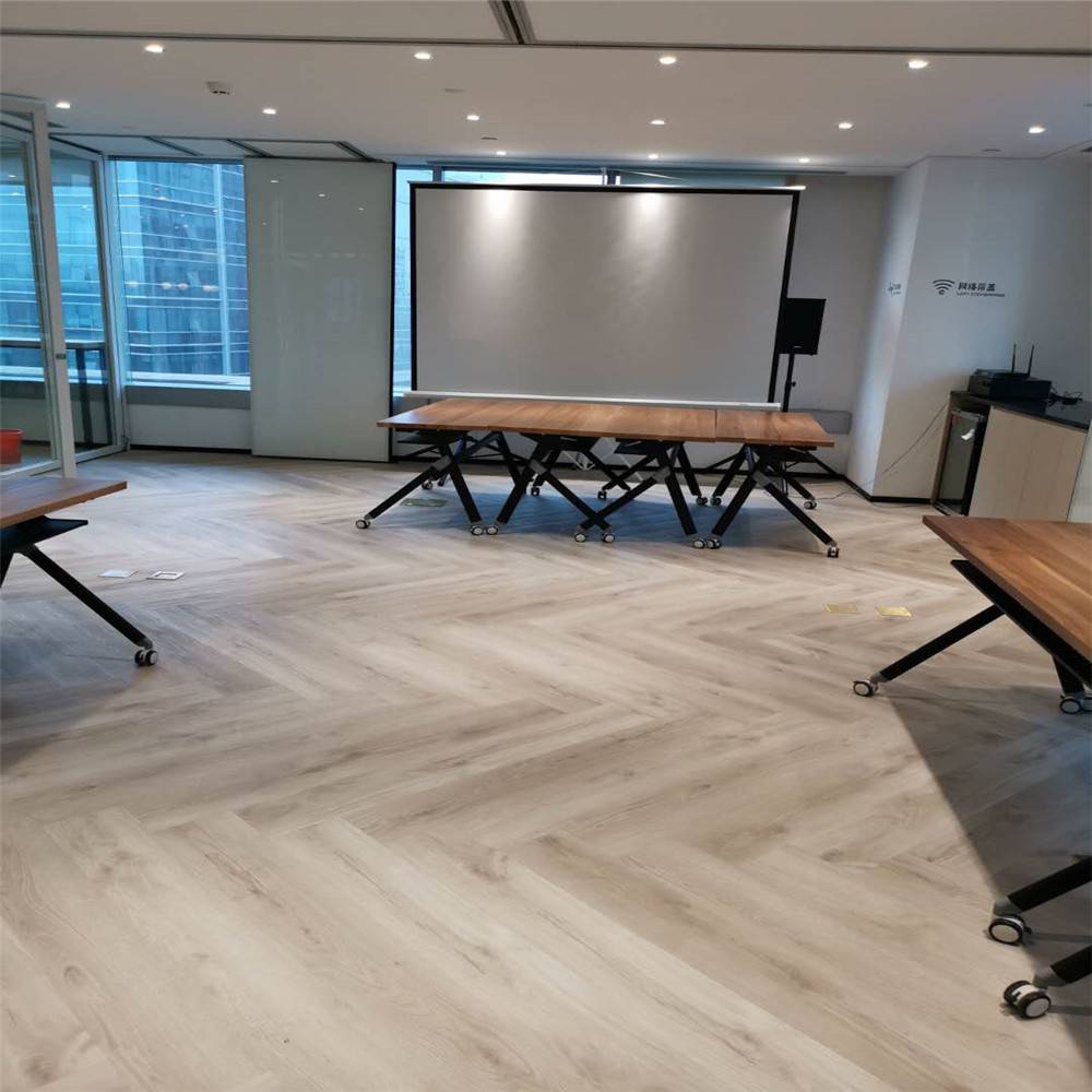 雪雁石塑地板厂家直销工程地板防水防腐新型室内地板