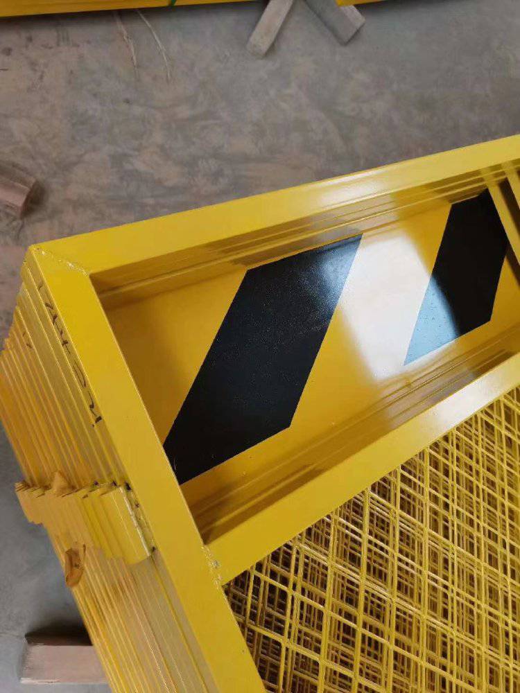 建筑工地基坑护栏地铁站临边警示围栏黄黑竖杆基坑栅栏