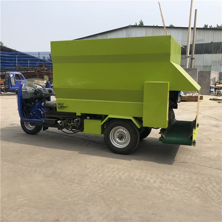 移动式牛羊喂料车 双面出料的撒料车 牧场喂料车