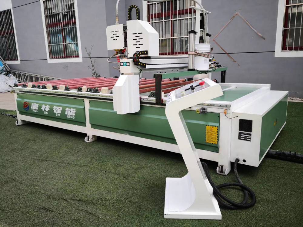 门窗自动打胶机质量有保证适用于门窗工程批量生产省人工