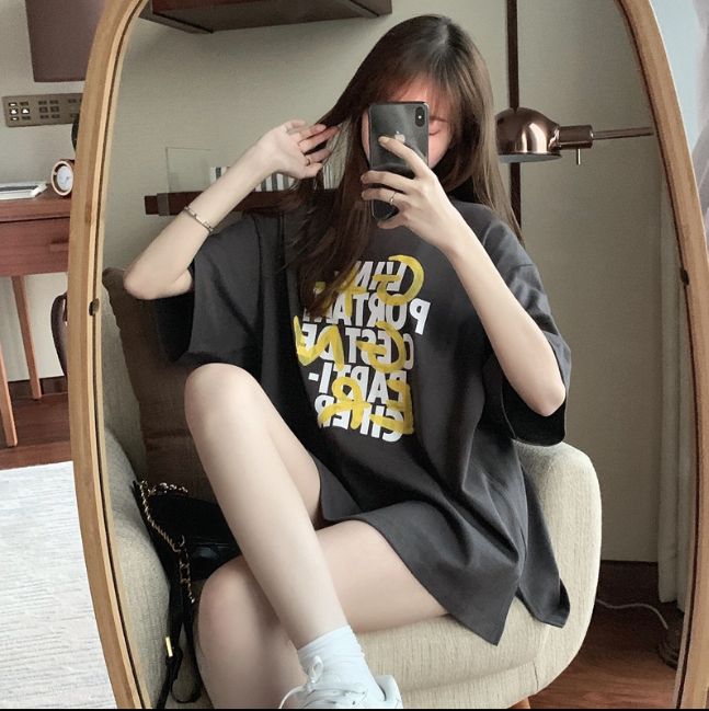 潮流大版T恤几元上衣广州白马服装批发城风垂感舒适吊带上衣女